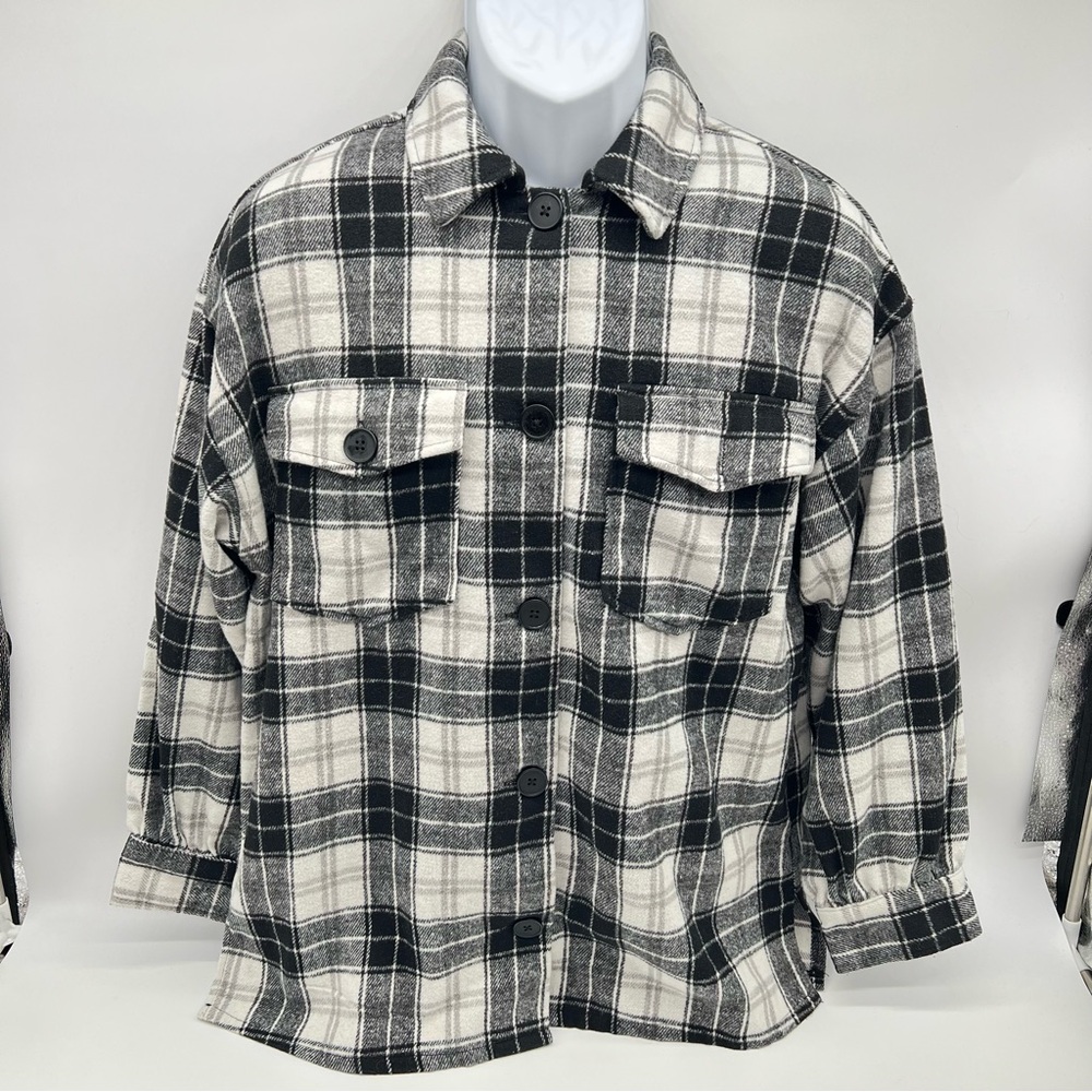 Forever 21 Women's Black and White Plaid Button Down Shirt